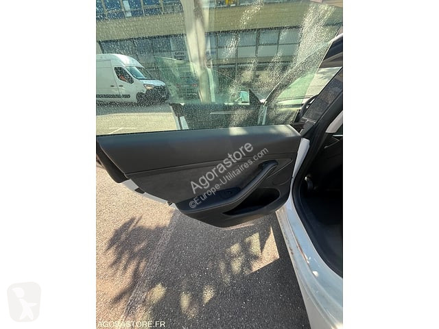 Коммерческий автомобиль