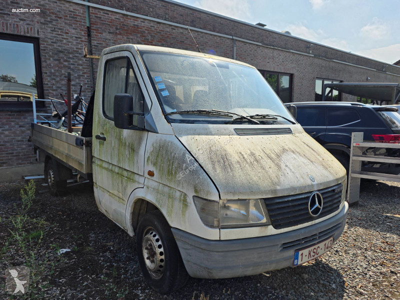 Furgoneta Mercedes tn212