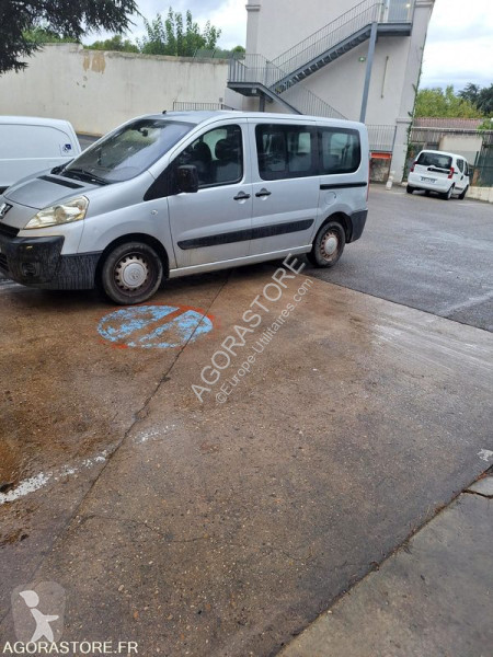 Veículo utilitário Peugeot mini bus