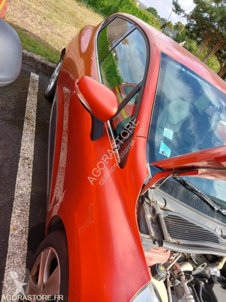 Veículo utilitário Renault CLIO4