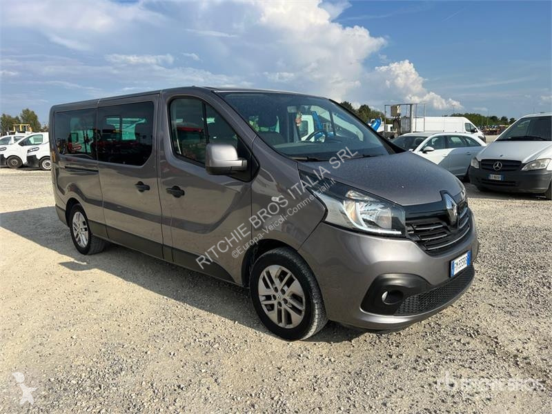 Veículo utilitário Renault 9 Passenger Van