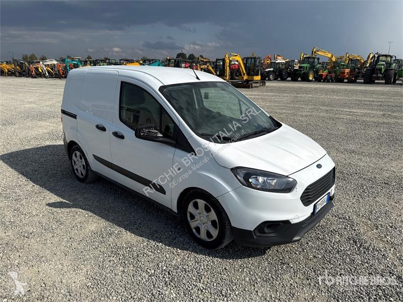 Veículo utilitário Ford Courier Cargo Van