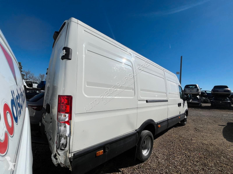 Véhicule utilitaire Iveco IV 35C15 3.0D 146 /...