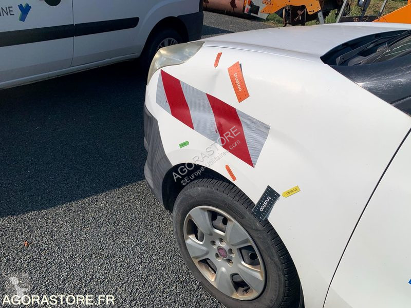 Véhicule utilitaire Fiat DOBLO
