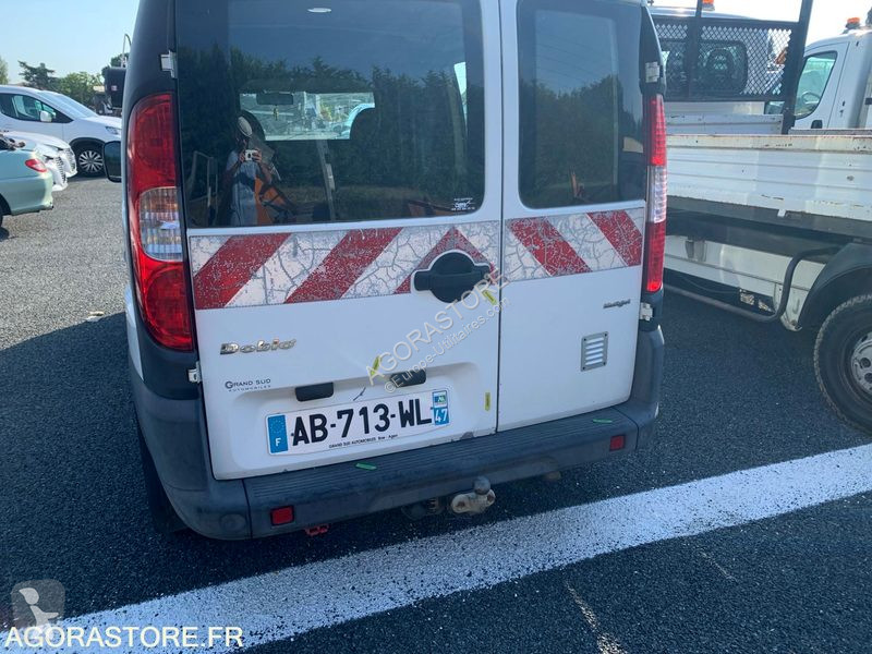Véhicule utilitaire Fiat DOBLO