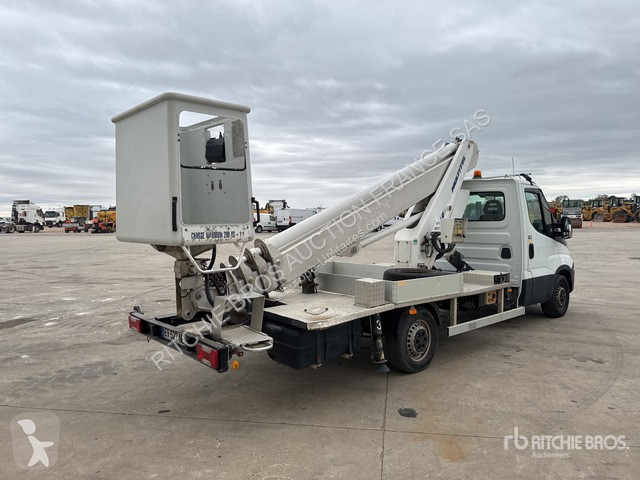 Véhicule utilitaire Iveco  35-140