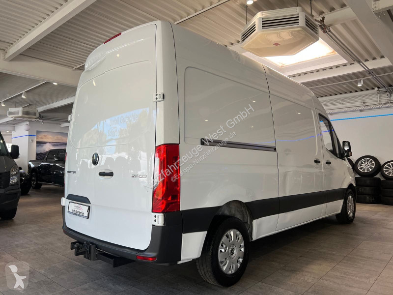 Užitkové vozidlo Mercedes 211/311...