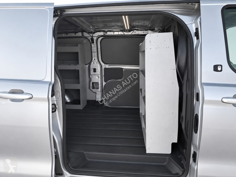 Véhicule utilitaire Ford 320 L2H1 2.0 ECOBLUE...