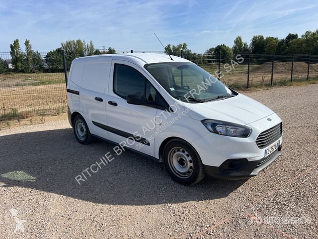 Véhicule utilitaire Ford Courier