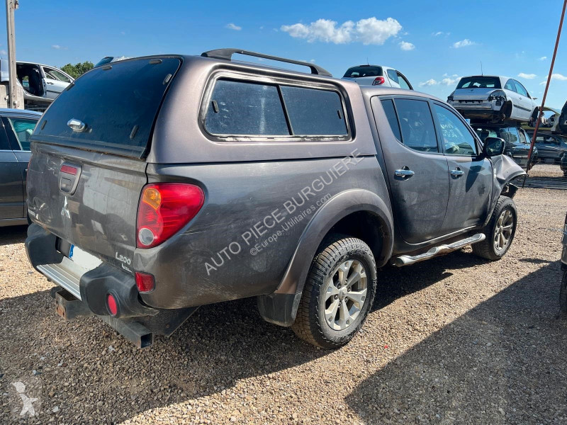 Véhicule utilitaire Mitsubishi 2.5 TD 180...