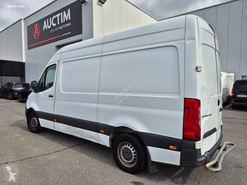 Véhicule utilitaire Mercedes sprinter