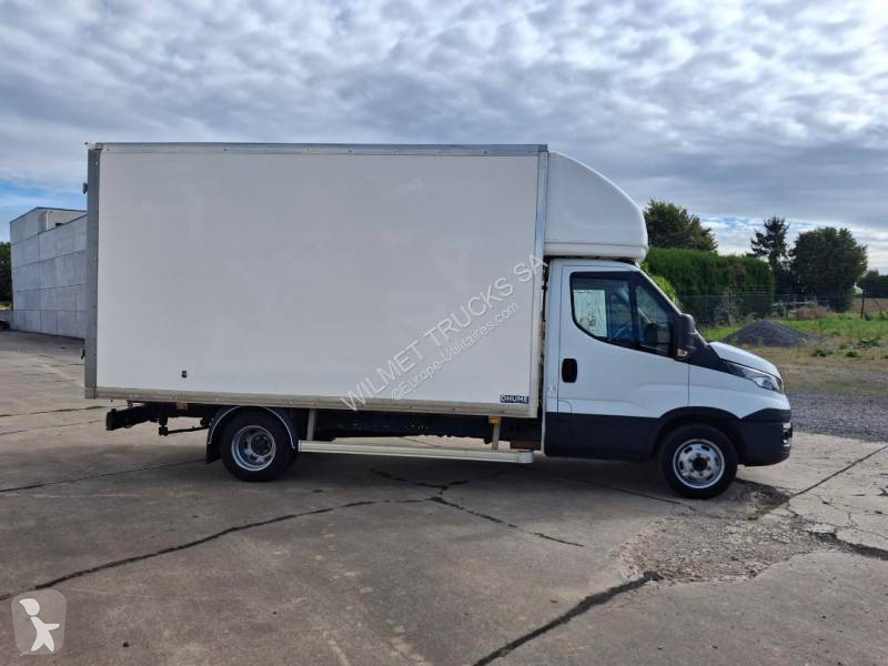 Véhicule utilitaire Iveco 35C14