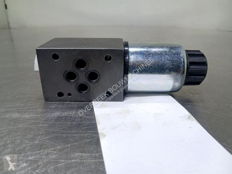 Véhicule utilitaire  KREV03B3024C-30375300-NG6...