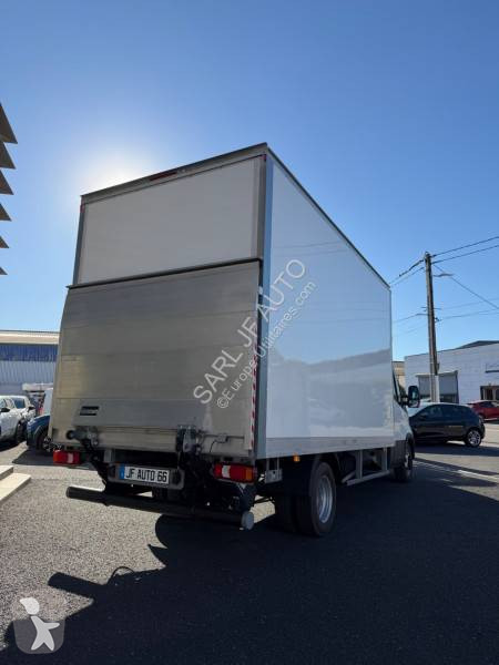 Véhicule utilitaire Iveco 35C16