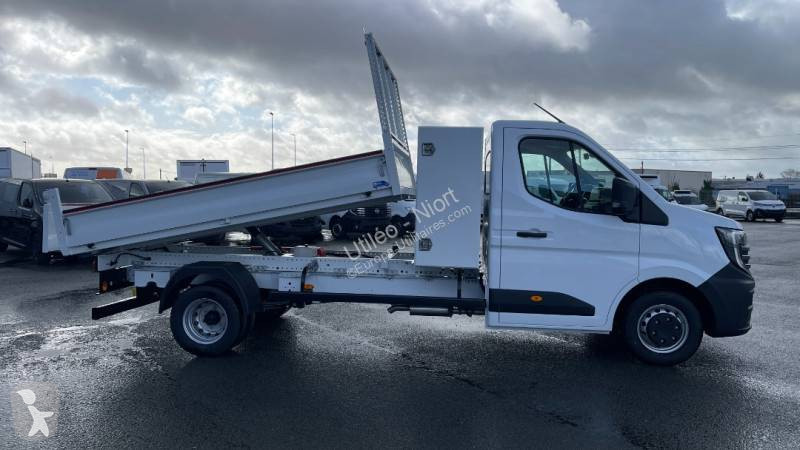 Véhicule utilitaire Nissan