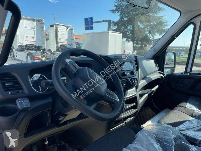 Veicolo commerciale Iveco 35C16H