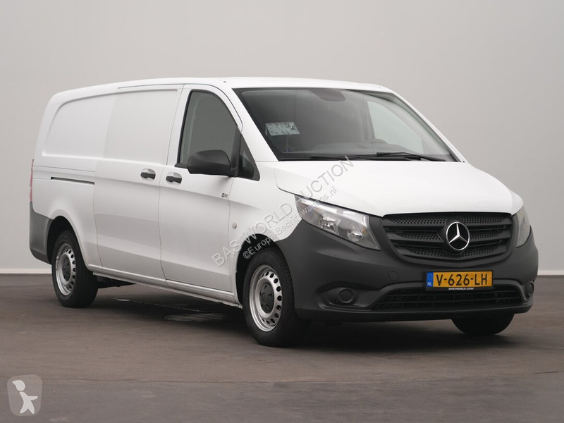 Véhicule utilitaire Mercedes 116