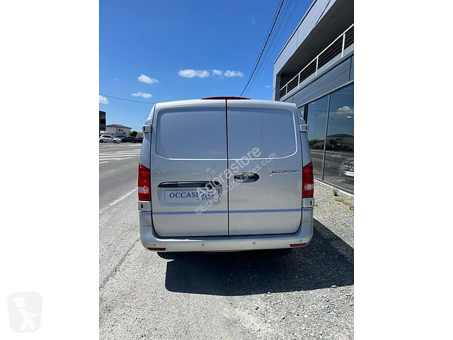 Véhicule utilitaire Mercedes VITO