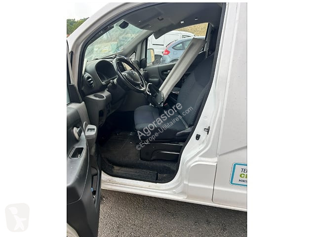 Véhicule utilitaire Nissan