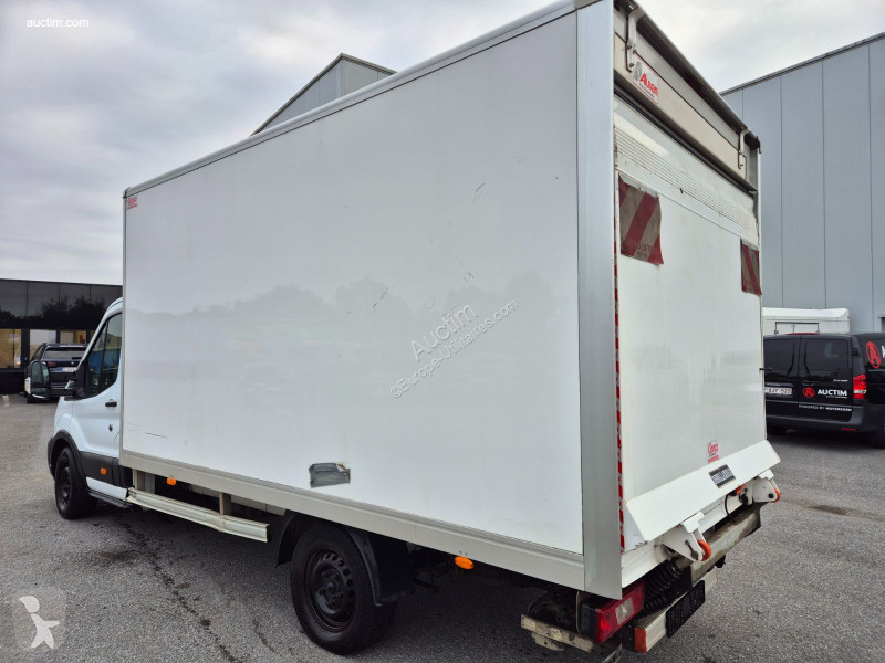 Véhicule utilitaire Ford transit