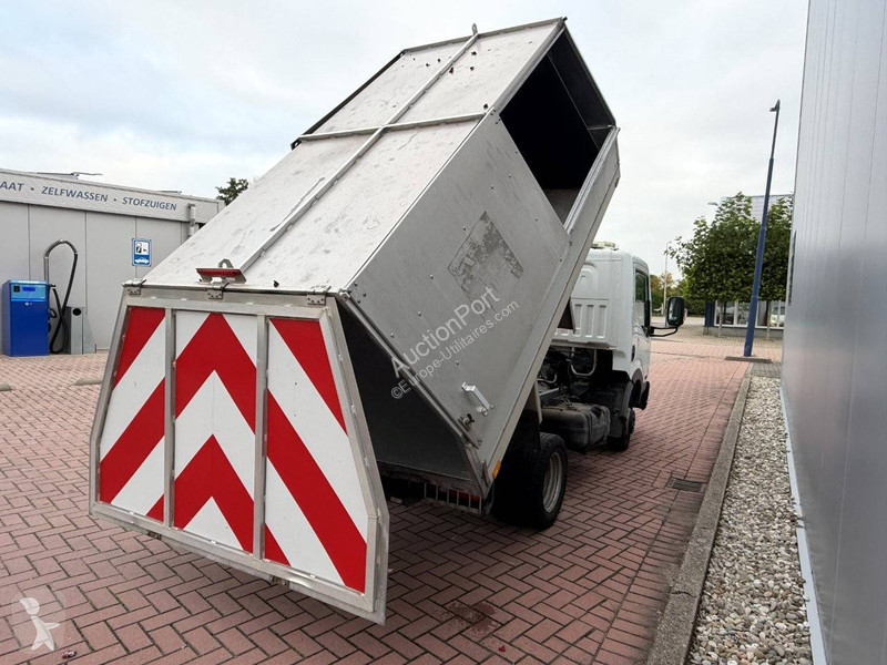 Nissan  NT400- 35.12 2.5 dCi 250 van