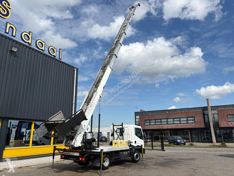 Nyttofordon Nissan + 29 METER LADDER/MOVING...