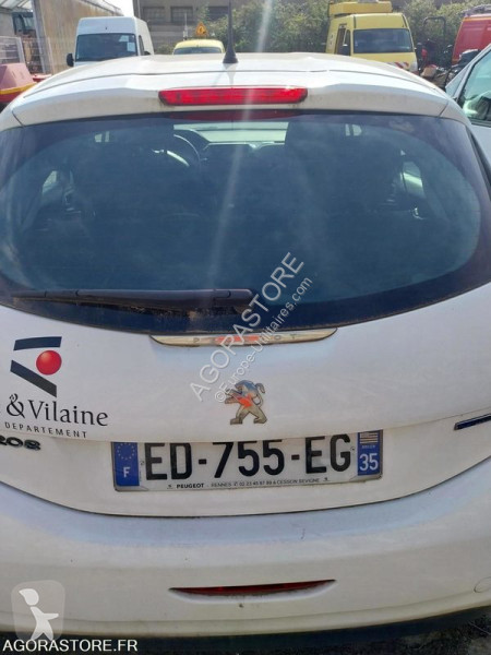 Samochód dostawczy Peugeot 208