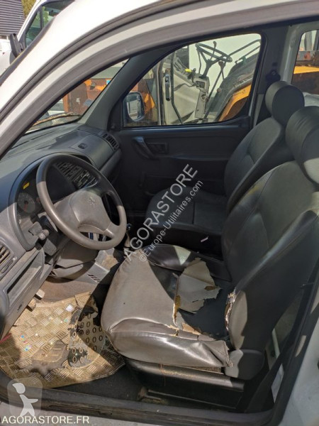 Samochód dostawczy Peugeot