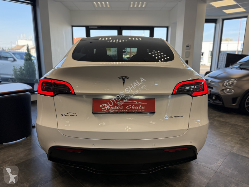 Véhicule utilitaire Tesla MODEL Y / A PARTIR DE...