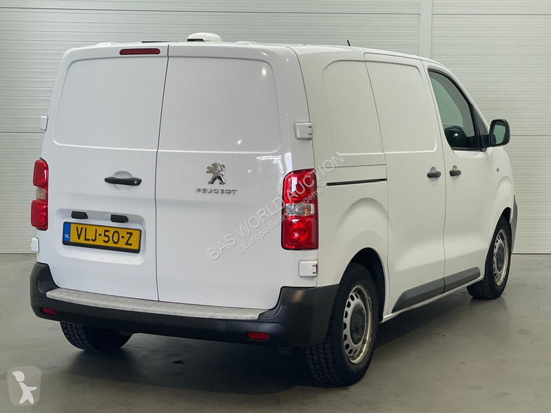 عربة نفعية Peugeot 1.5 BlueHDI 100 Compact Premium