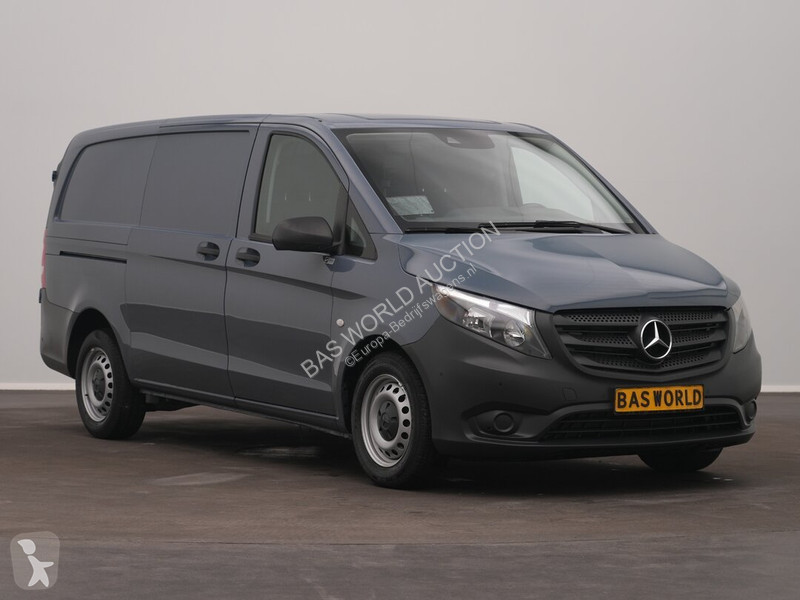 Autoutilitară Mercedes 110