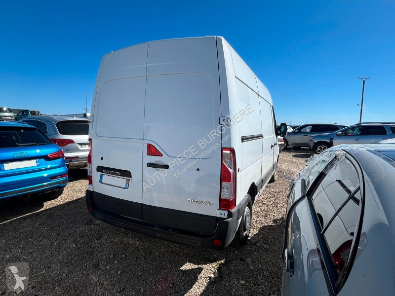 Véhicule utilitaire Renault III 2.3 DCi 130...
