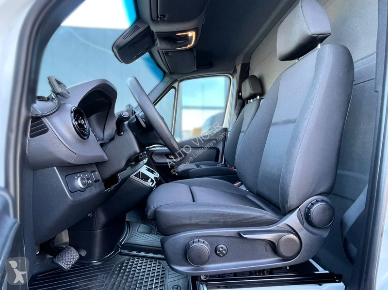 Véhicule utilitaire Mercedes 315...