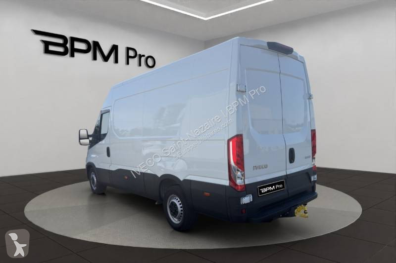 Véhicule utilitaire Iveco 35S14V12