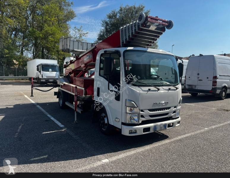 Véhicule utilitaire Isuzu