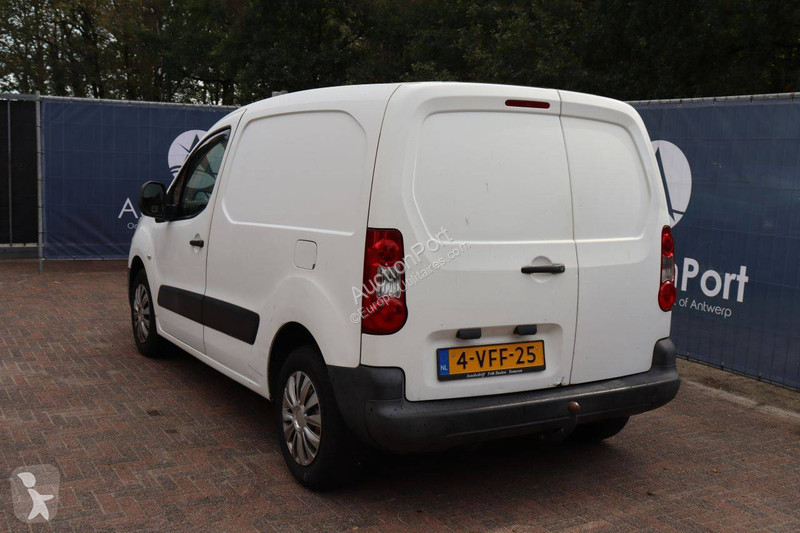 Véhicule utilitaire Peugeot 120 L1 1.6HDIF...