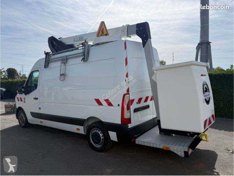 Véhicule utilitaire Renault 145.35