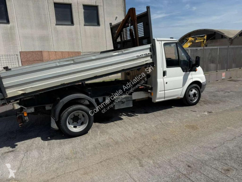 Véhicule utilitaire Ford 125T350