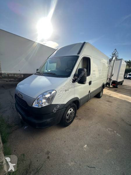 Véhicule utilitaire Iveco 35C13