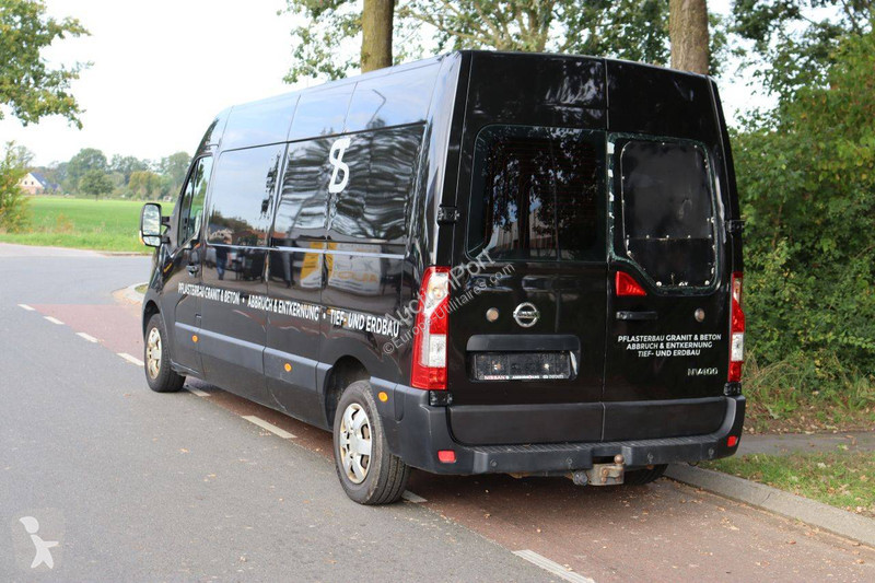 Véhicule utilitaire Nissan