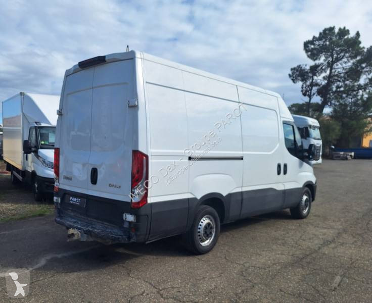 Véhicule utilitaire Iveco 35S14V12