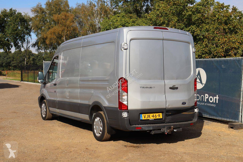 Véhicule utilitaire Ford
