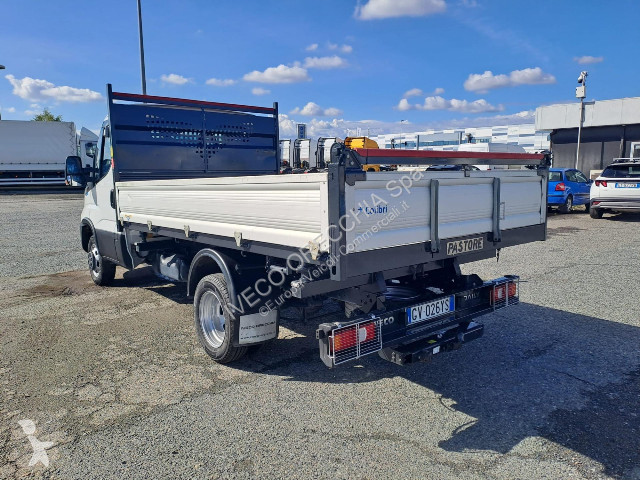 Véhicule utilitaire Iveco 35C18H
