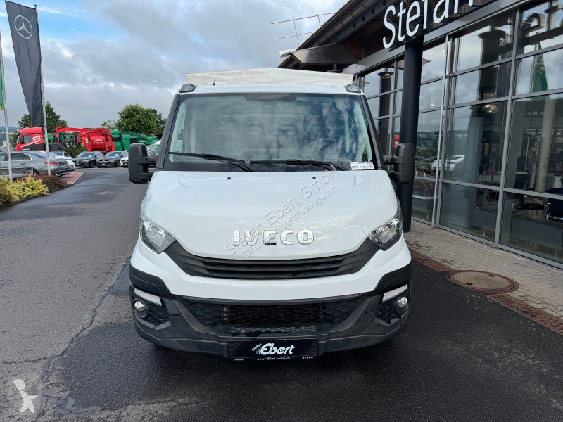 Véhicule utilitaire Iveco 35S16...