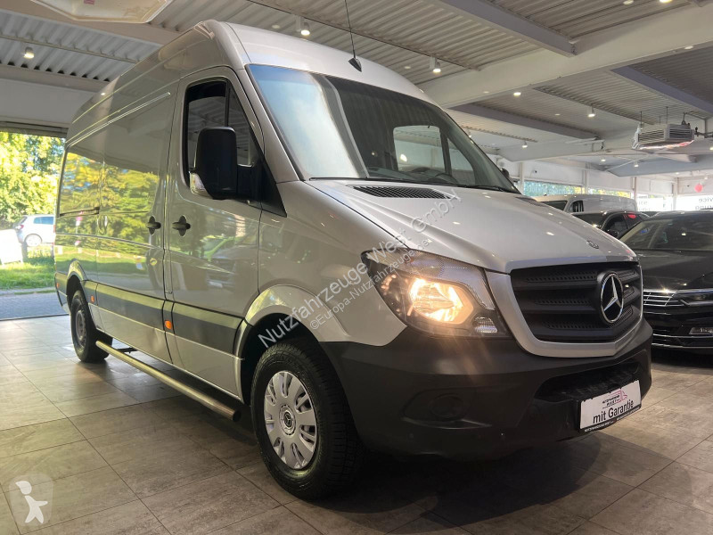 Véhicule utilitaire Mercedes 313...