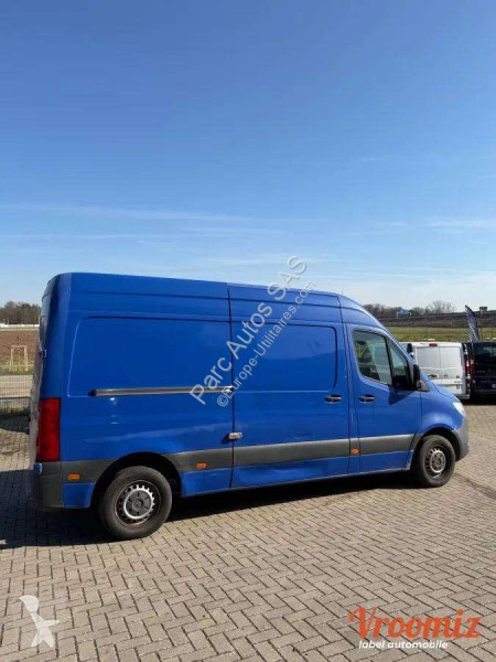 Mercedes  van