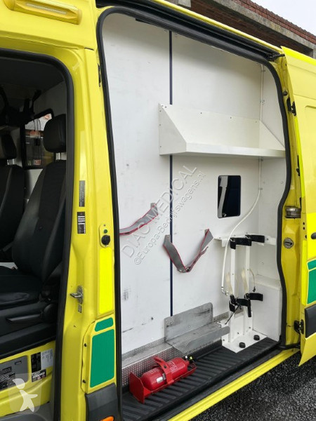 Véhicule utilitaire Mercedes L2H2 Ambulance 316...