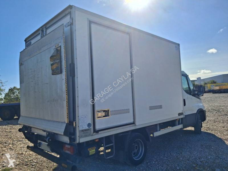 Véhicule utilitaire Iveco 35C18H