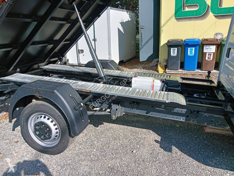 Véhicule utilitaire Iveco 33S12