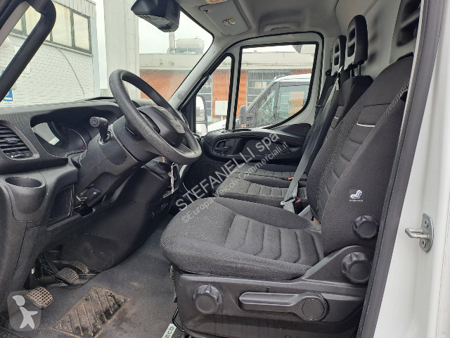 Véhicule utilitaire Iveco DAILY 35C16H3.0...